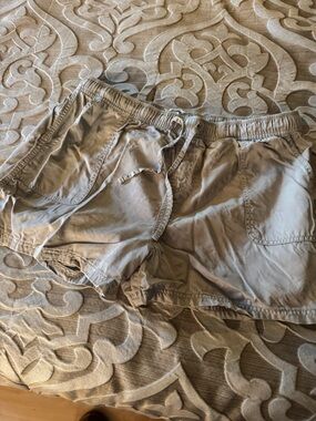 Everyday Drawstring Women’s Shorts - khaki